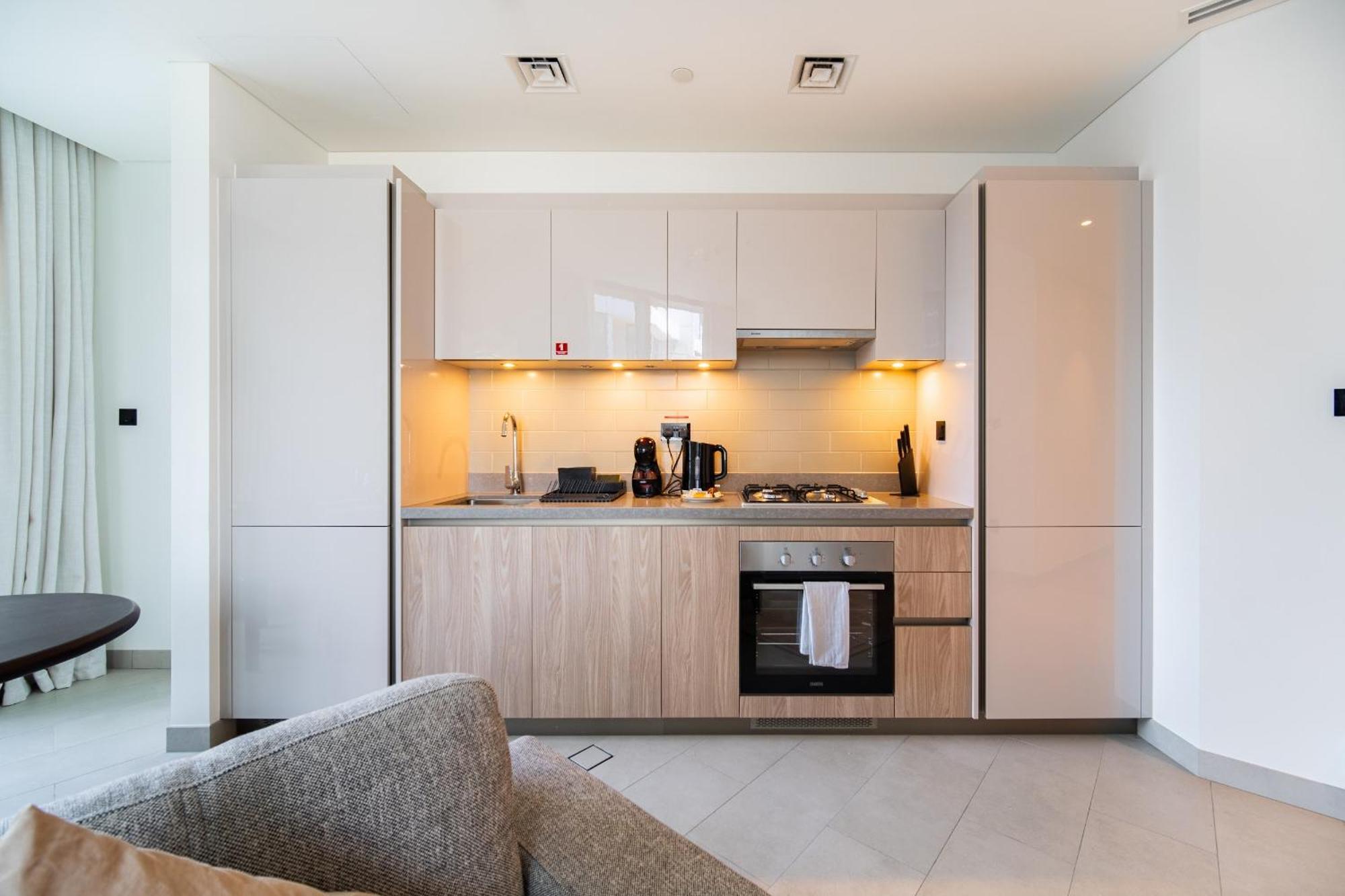 Cozy 2-bdr In Sobha Waves Dubai