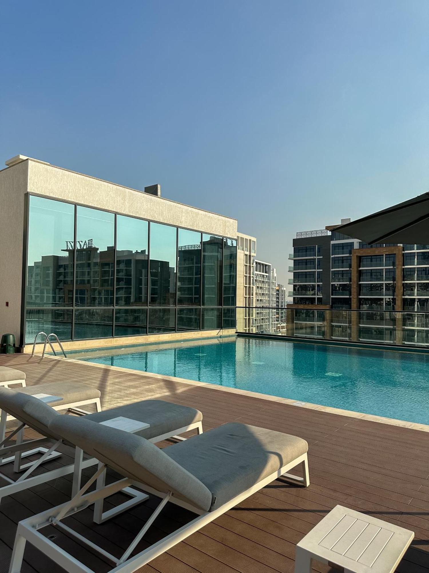 Apartment Cozy 2-bdr In Sobha Waves Dubai