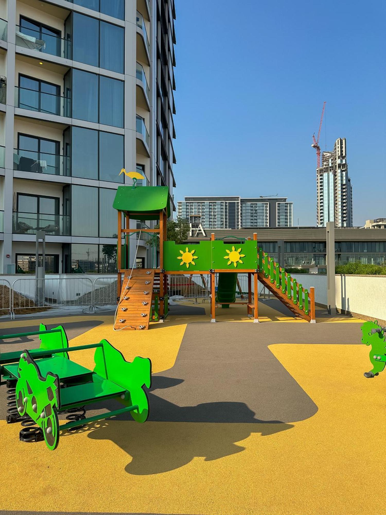 Cozy 2-bdr In Sobha Waves Dubai