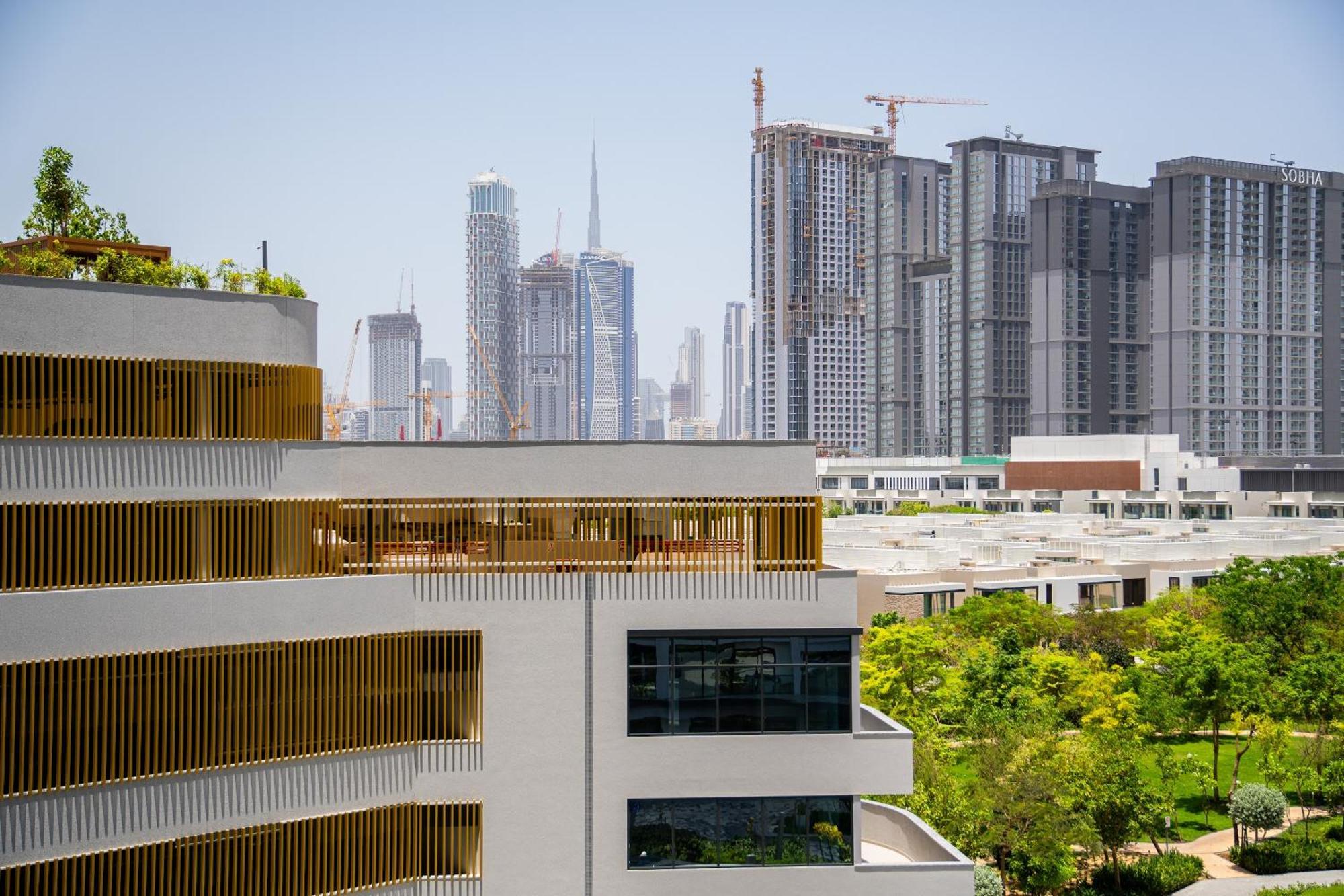 Cozy 2-bdr In Sobha Waves * Dubai
