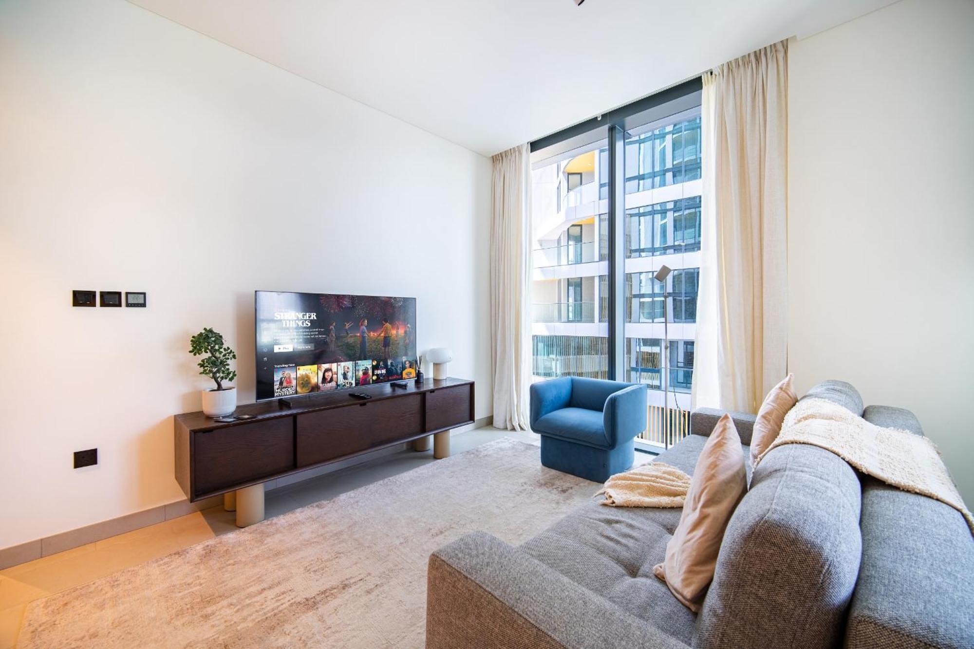 Cozy 2-bdr In Sobha Waves *