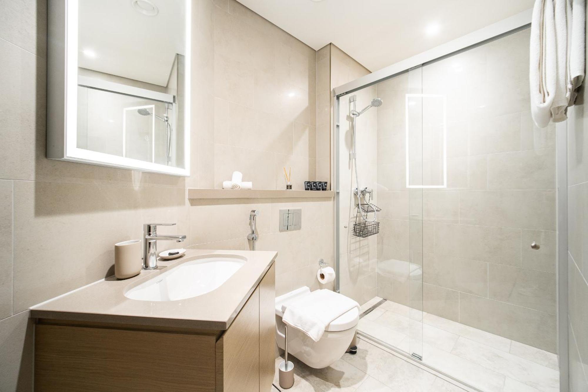 Cozy 2-bdr In Sobha Waves Dubai