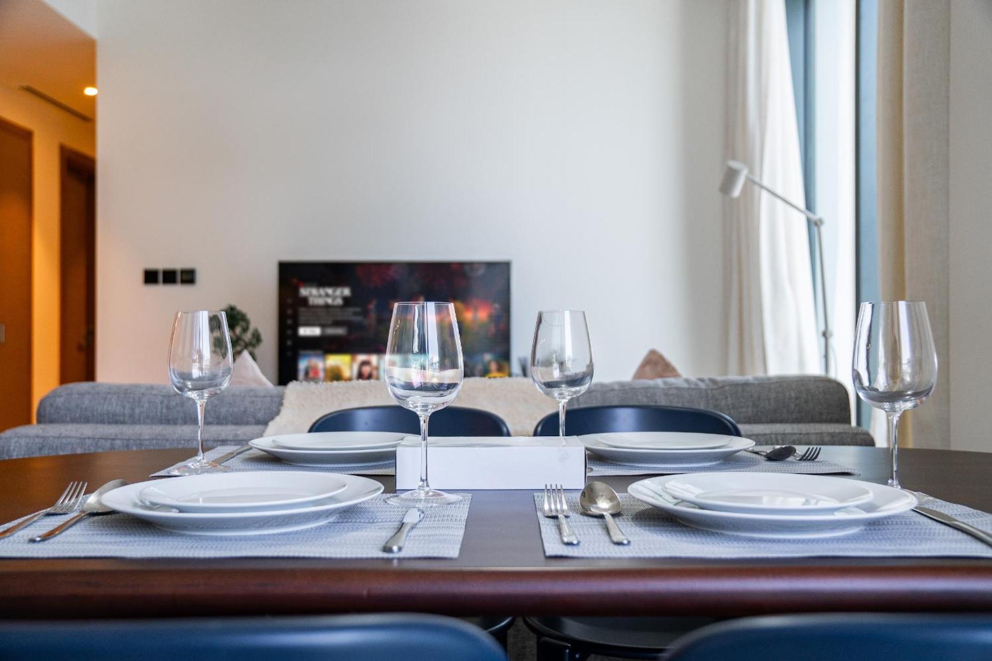 Apartment Cozy 2-bdr In Sobha Waves Dubai