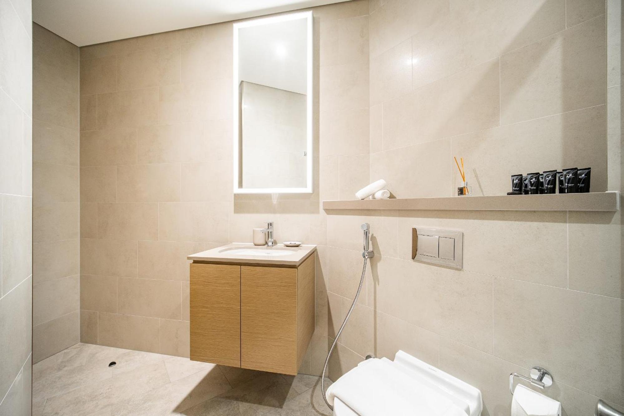 Cozy 2-bdr In Sobha Waves Dubai