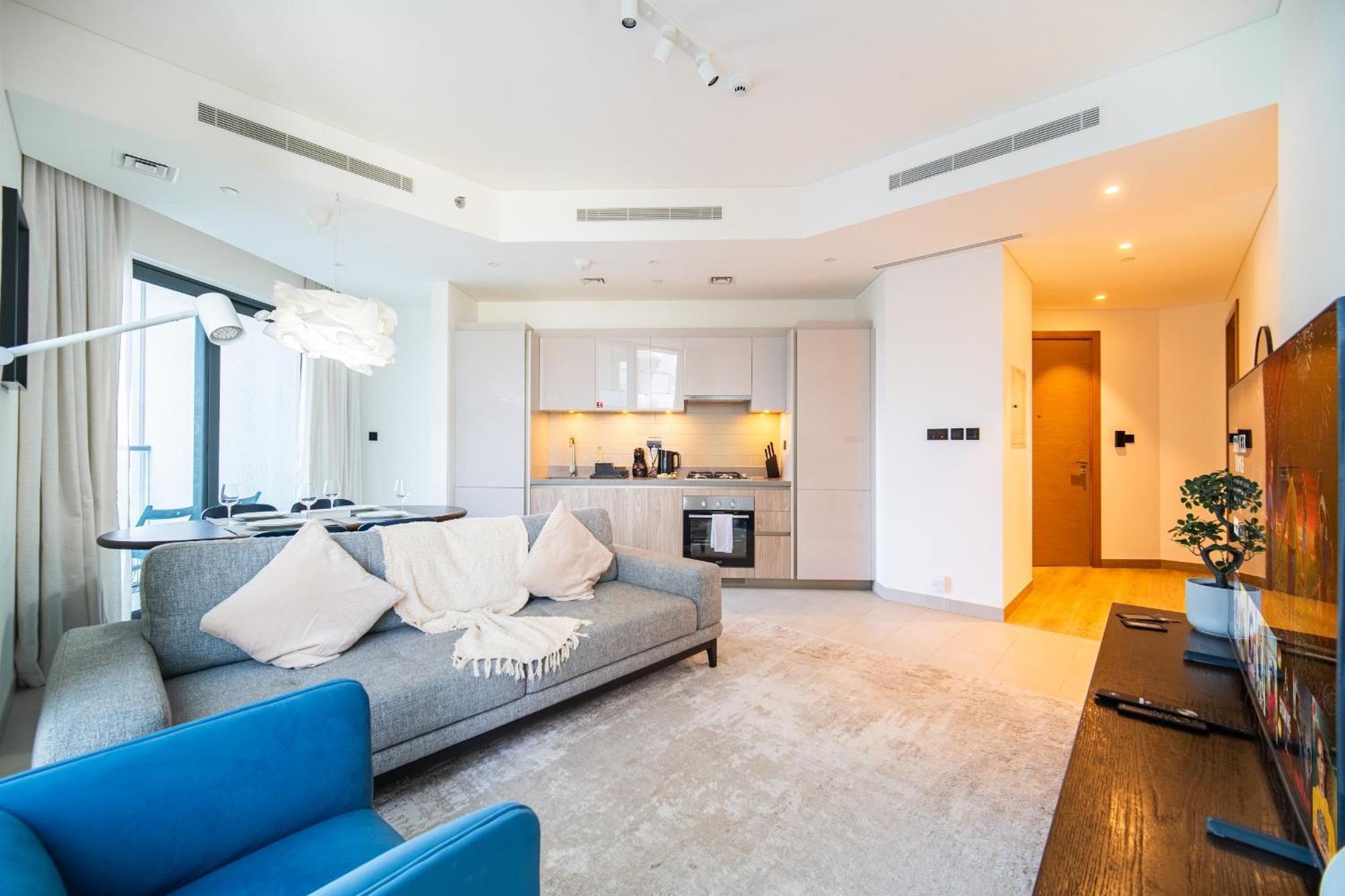 Cozy 2-bdr In Sobha Waves Dubai
