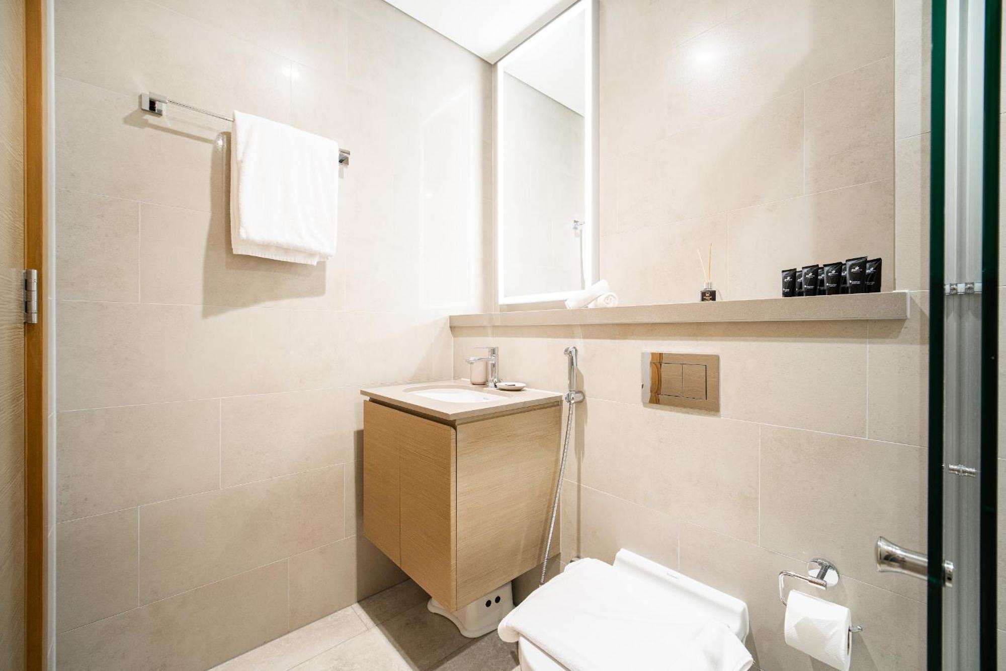 Cozy 2-bdr In Sobha Waves Apartment *