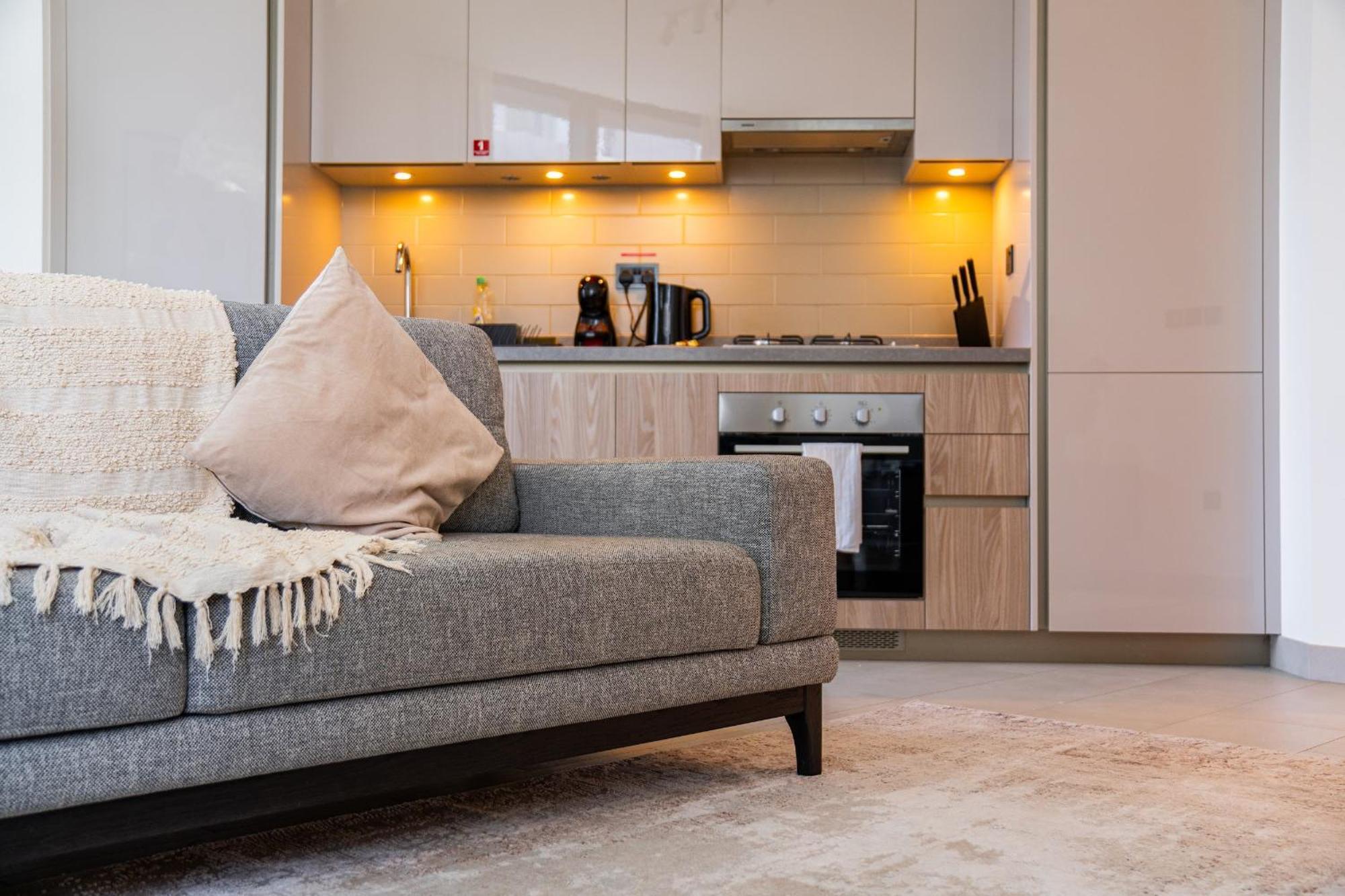 Apartment Cozy 2-bdr In Sobha Waves Dubai
