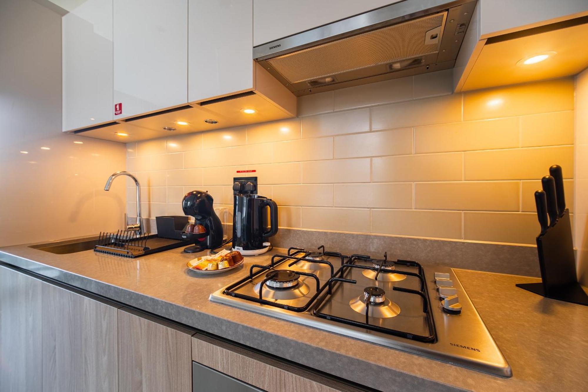 Cozy 2-bdr In Sobha Waves *