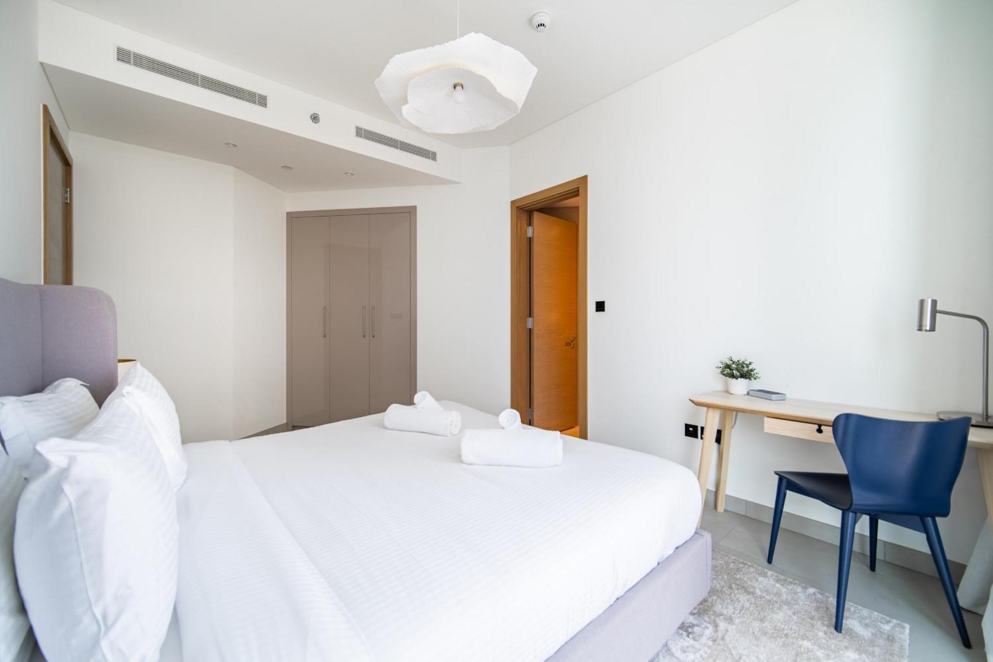 Apartment Cozy 2-bdr In Sobha Waves Dubai