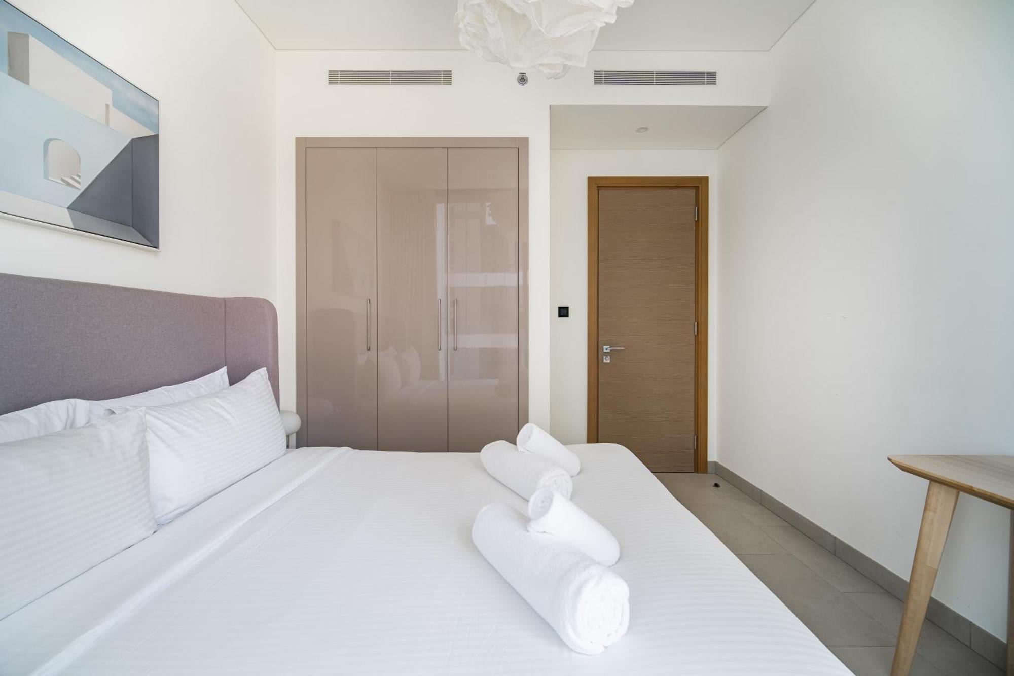 Cozy 2-bdr In Sobha Waves *